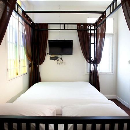 99 Oldtown Boutique Guesthouse Sha Extra Plus Phuket Exterior photo