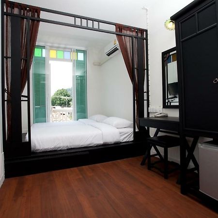 99 Oldtown Boutique Guesthouse Sha Extra Plus Phuket Exterior photo