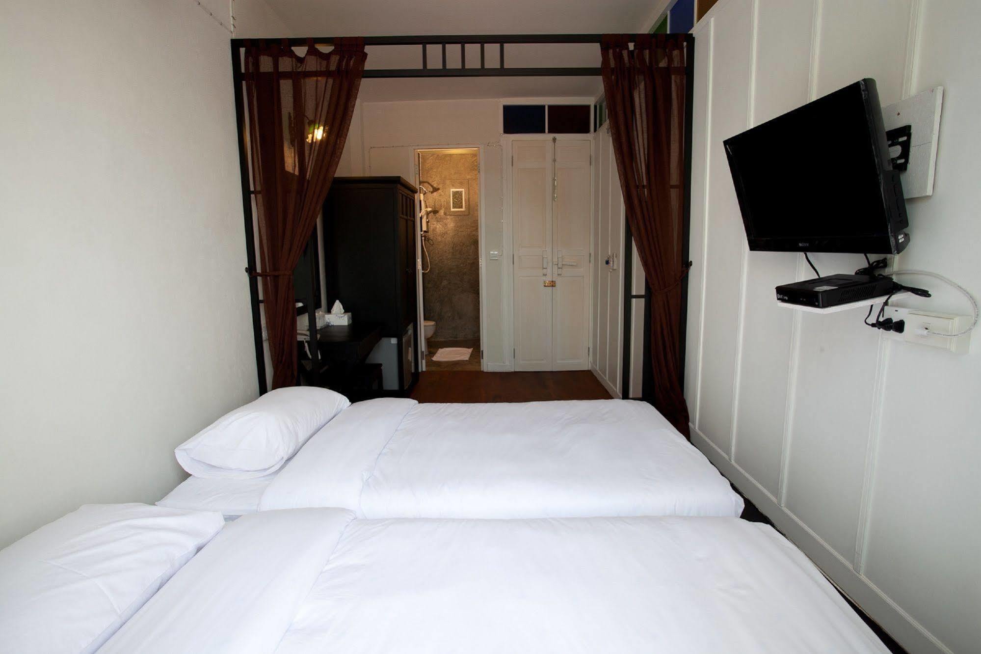 99 Oldtown Boutique Guesthouse Sha Extra Plus Phuket Exterior photo