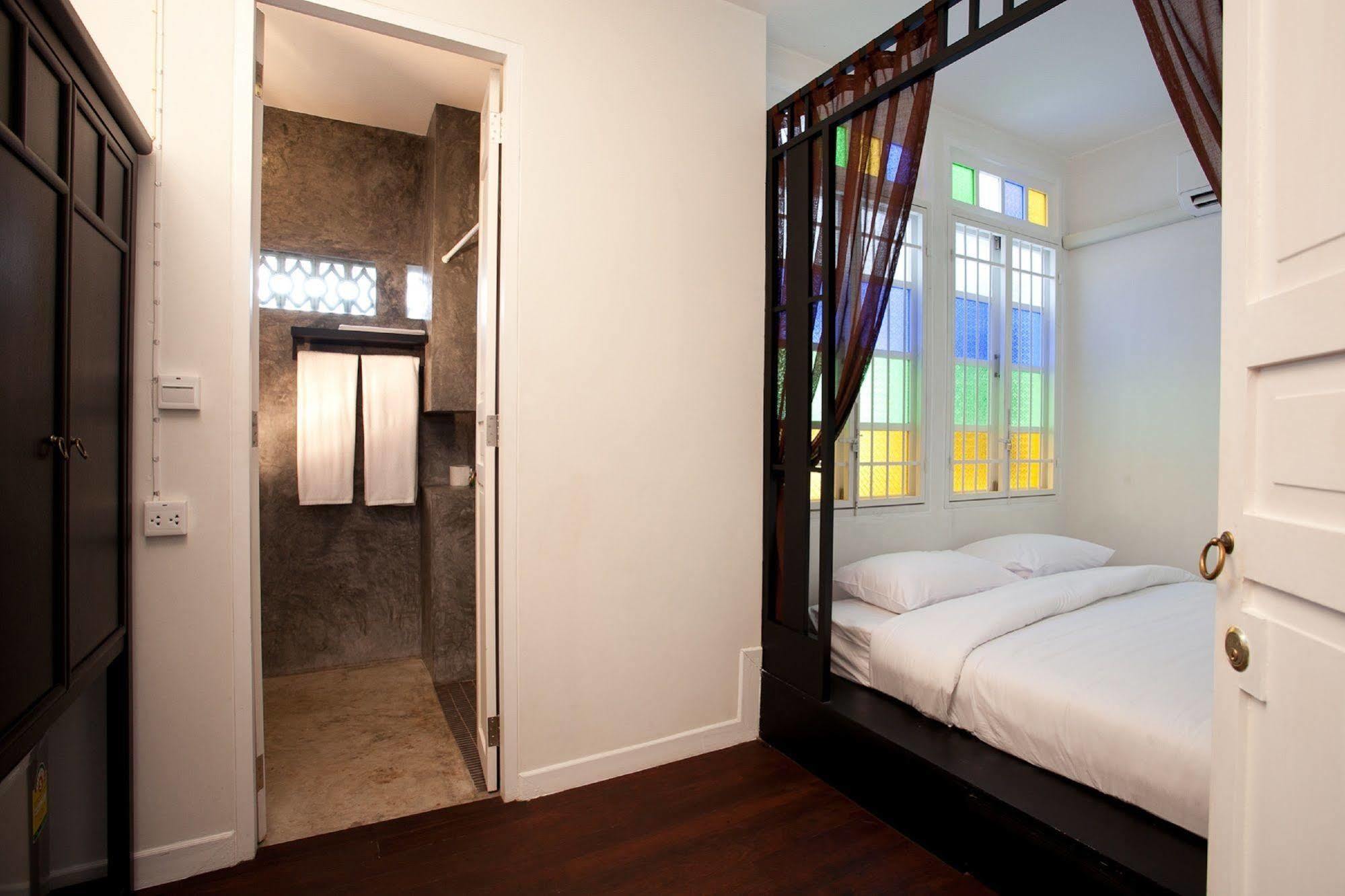 99 Oldtown Boutique Guesthouse Sha Extra Plus Phuket Exterior photo