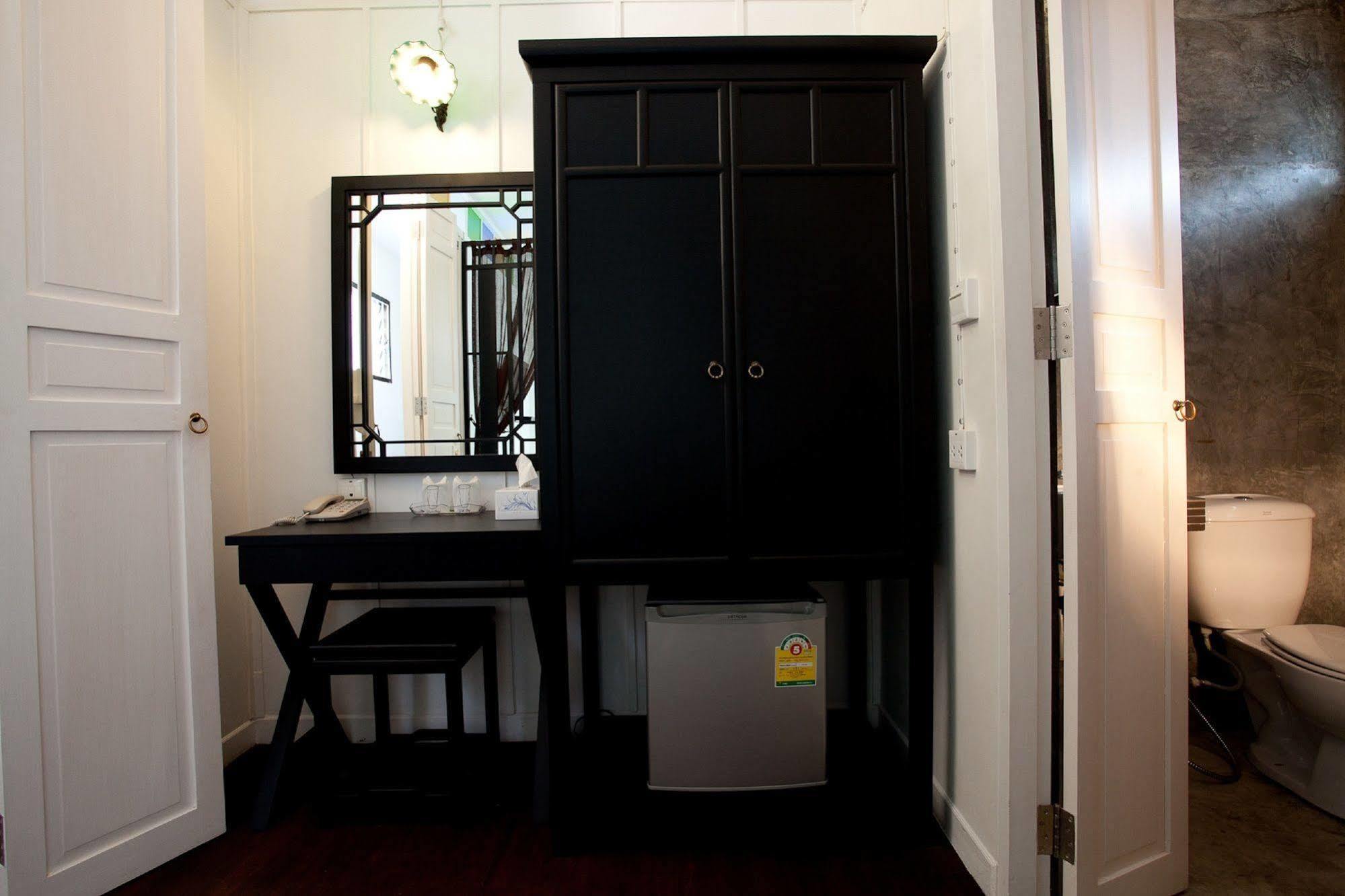 99 Oldtown Boutique Guesthouse Sha Extra Plus Phuket Exterior photo