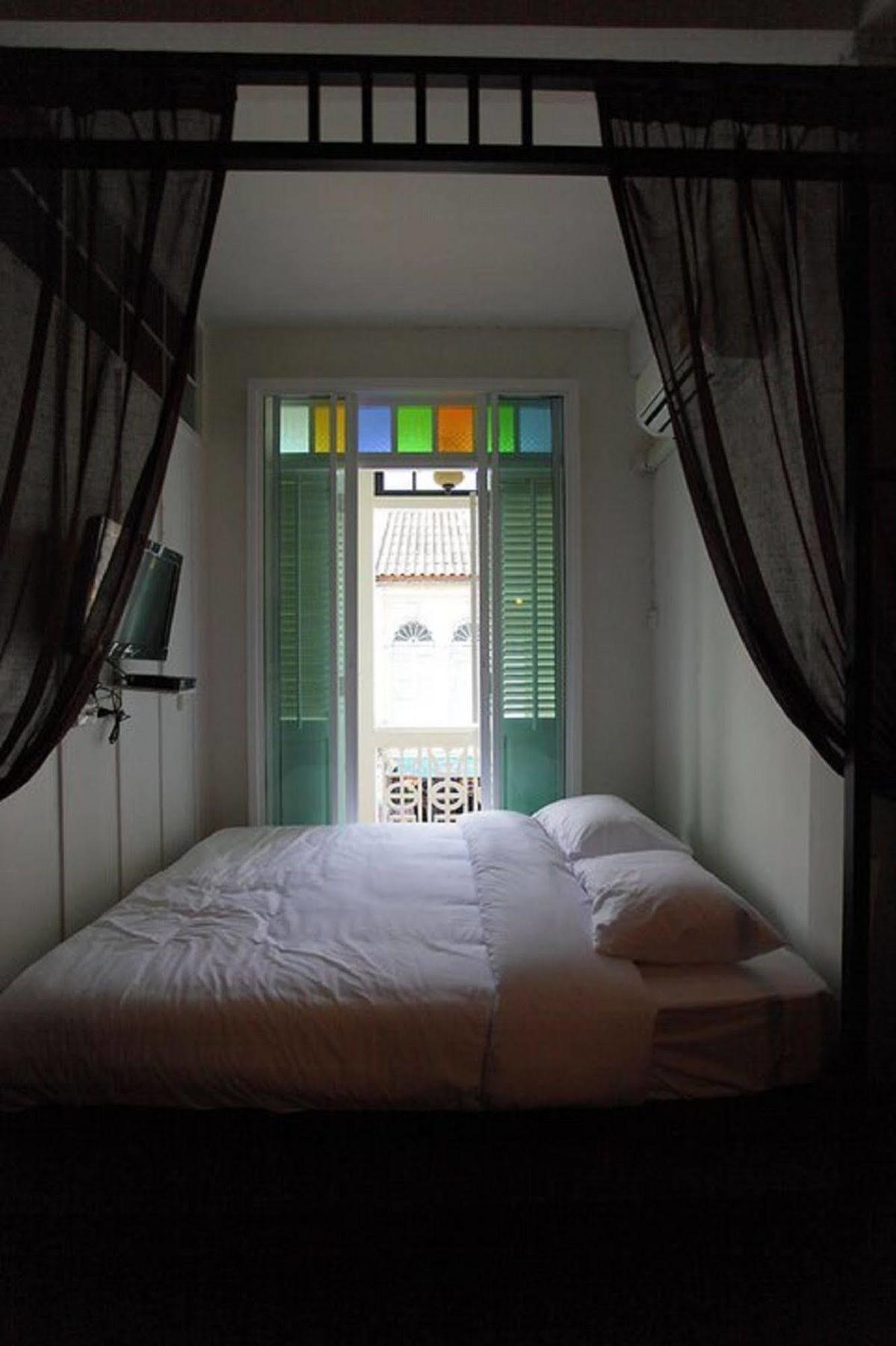99 Oldtown Boutique Guesthouse Sha Extra Plus Phuket Exterior photo