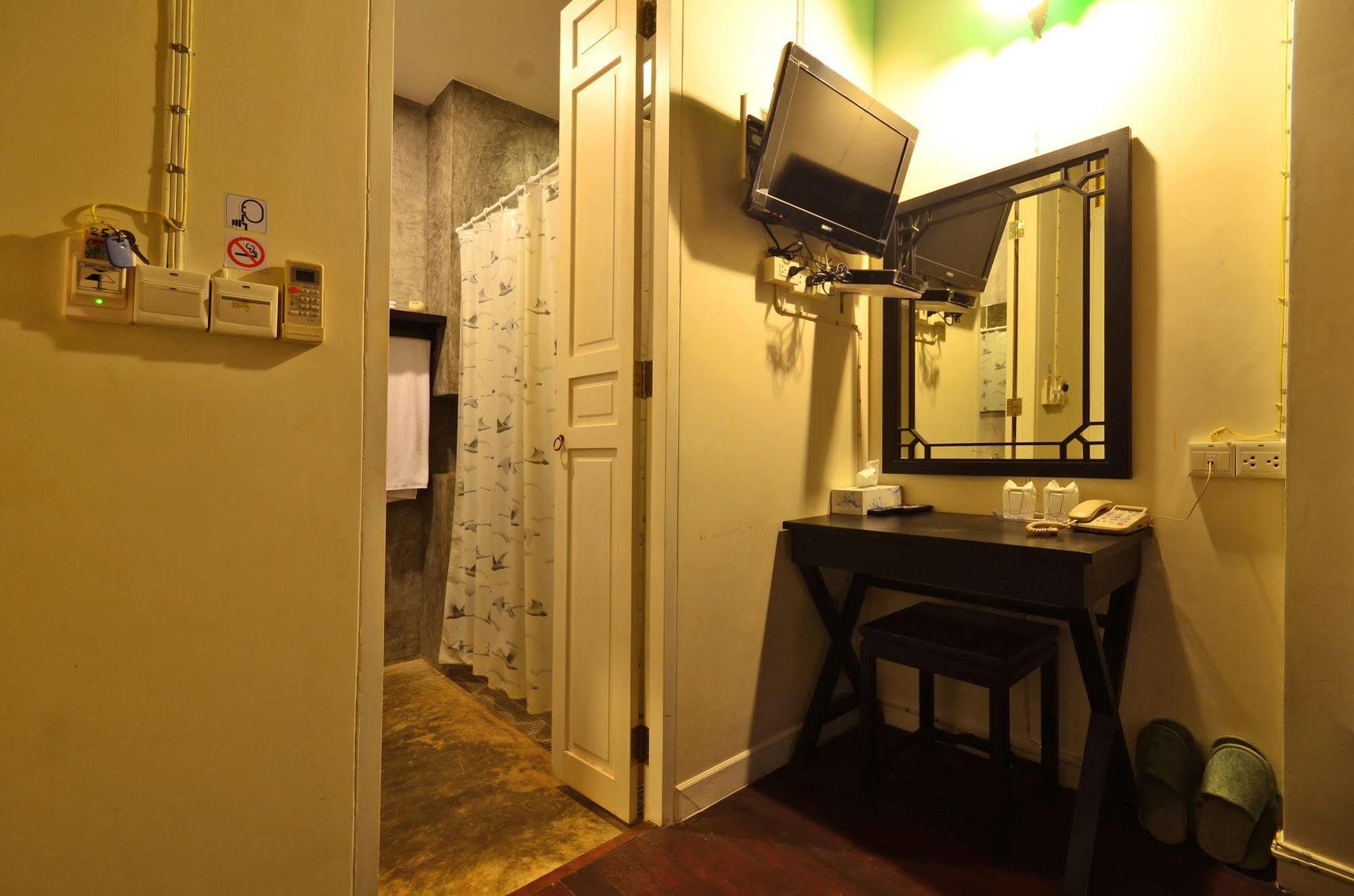 99 Oldtown Boutique Guesthouse Sha Extra Plus Phuket Exterior photo