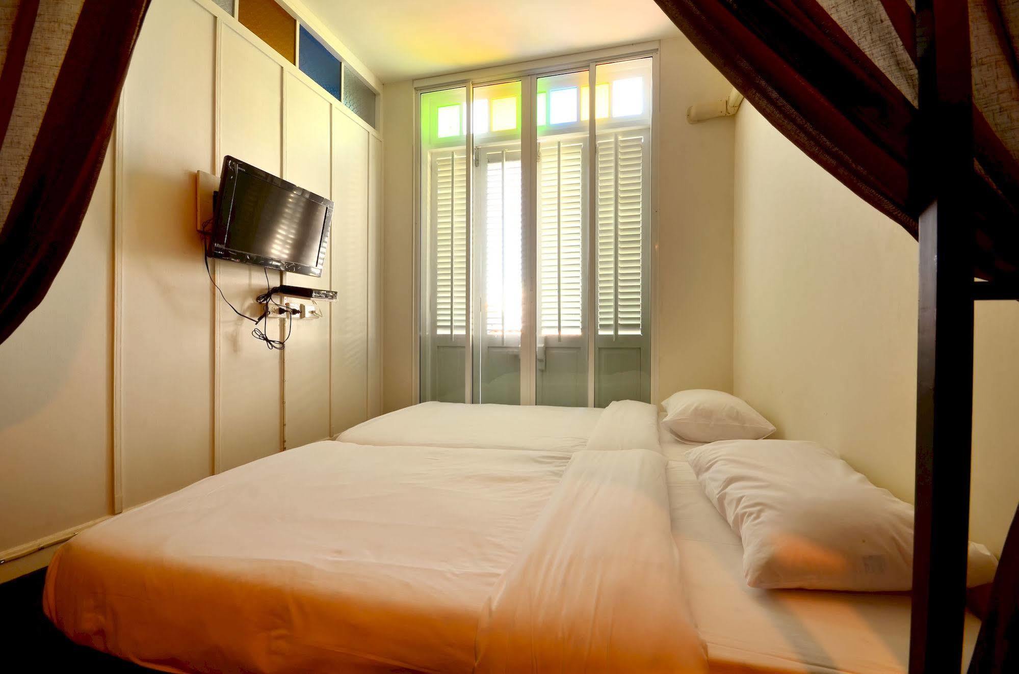 99 Oldtown Boutique Guesthouse Sha Extra Plus Phuket Exterior photo