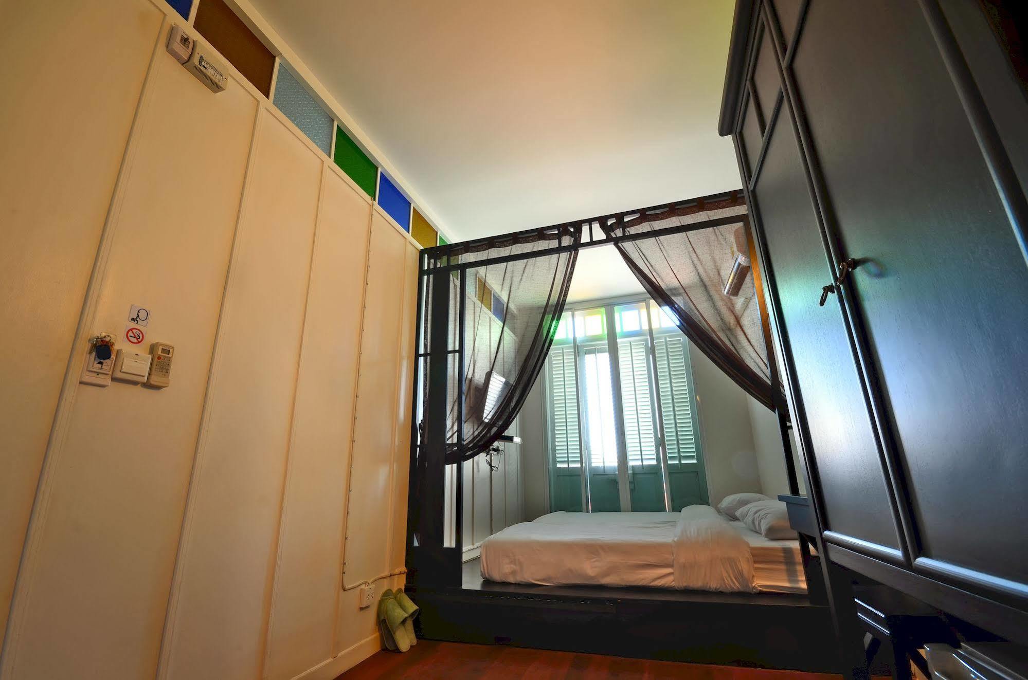 99 Oldtown Boutique Guesthouse Sha Extra Plus Phuket Exterior photo
