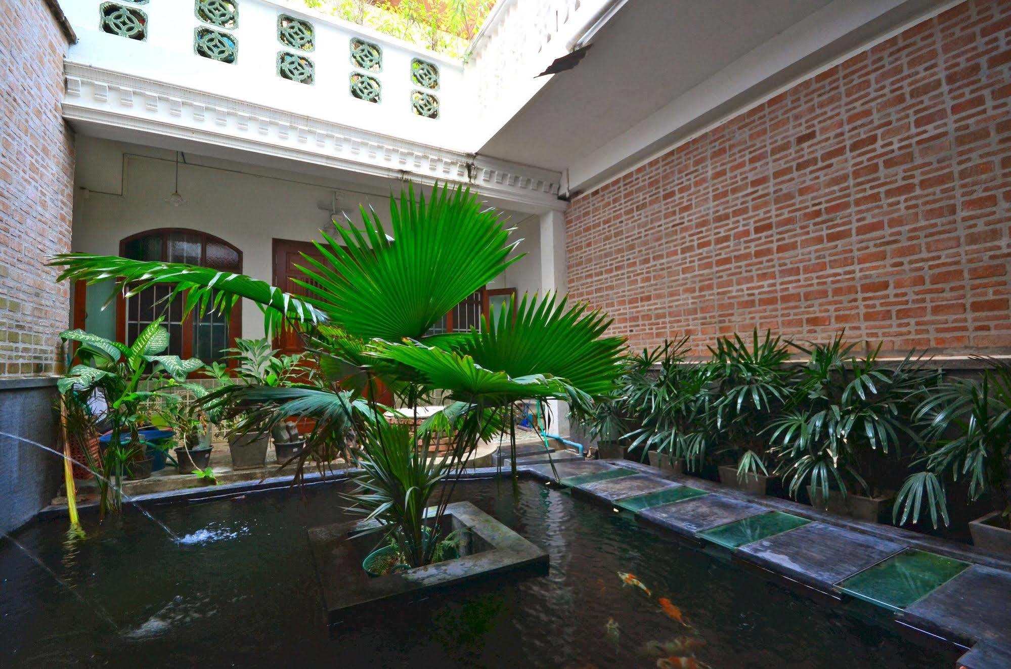 99 Oldtown Boutique Guesthouse Sha Extra Plus Phuket Exterior photo