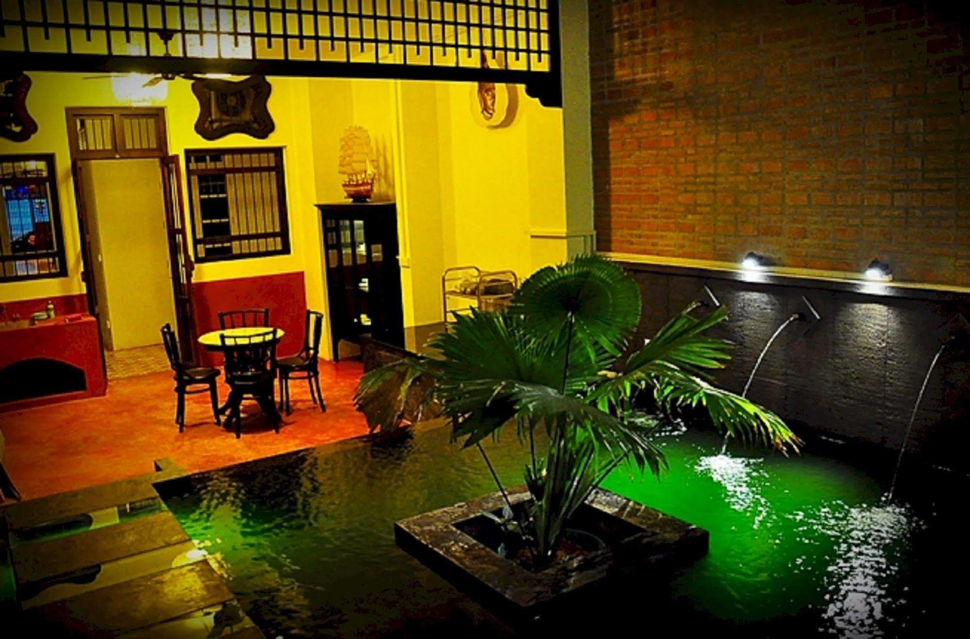 99 Oldtown Boutique Guesthouse Sha Extra Plus Phuket Exterior photo