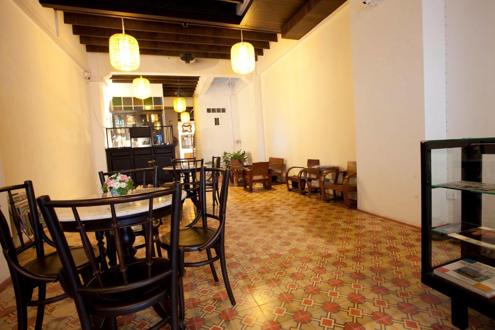 99 Oldtown Boutique Guesthouse Sha Extra Plus Phuket Exterior photo