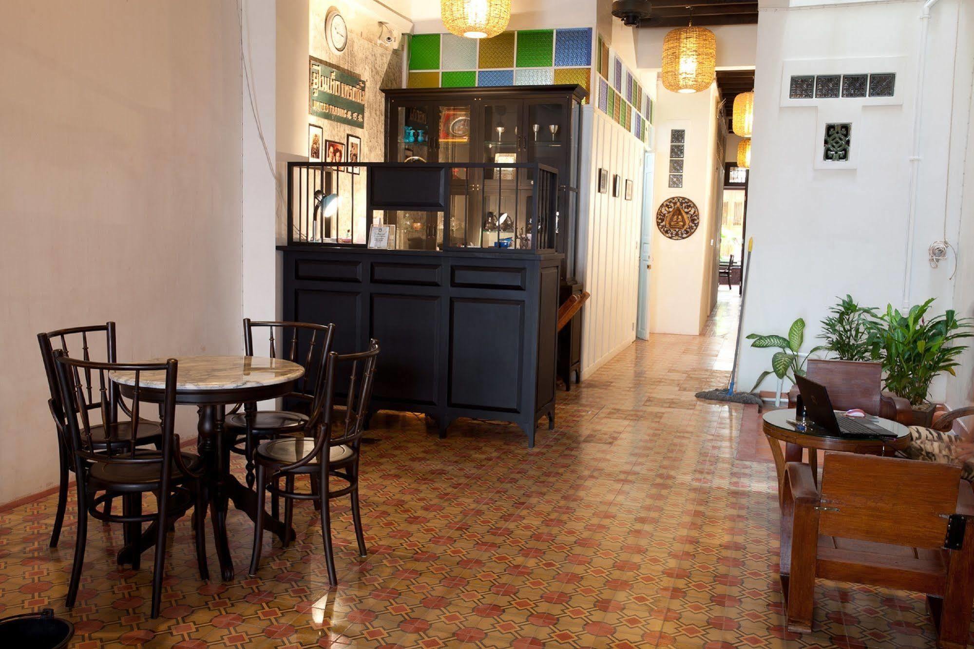 99 Oldtown Boutique Guesthouse Sha Extra Plus Phuket Exterior photo