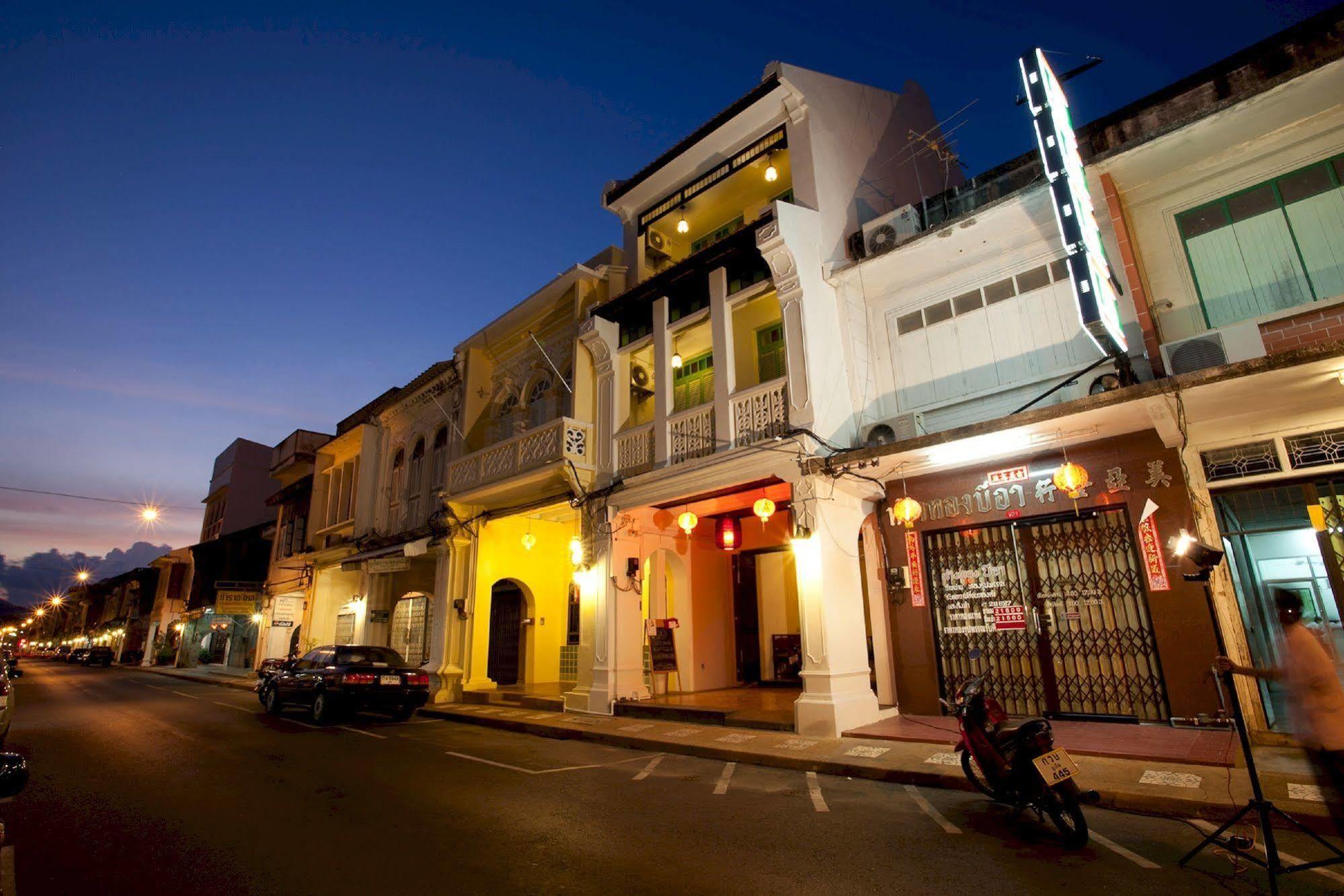 99 Oldtown Boutique Guesthouse Sha Extra Plus Phuket Exterior photo