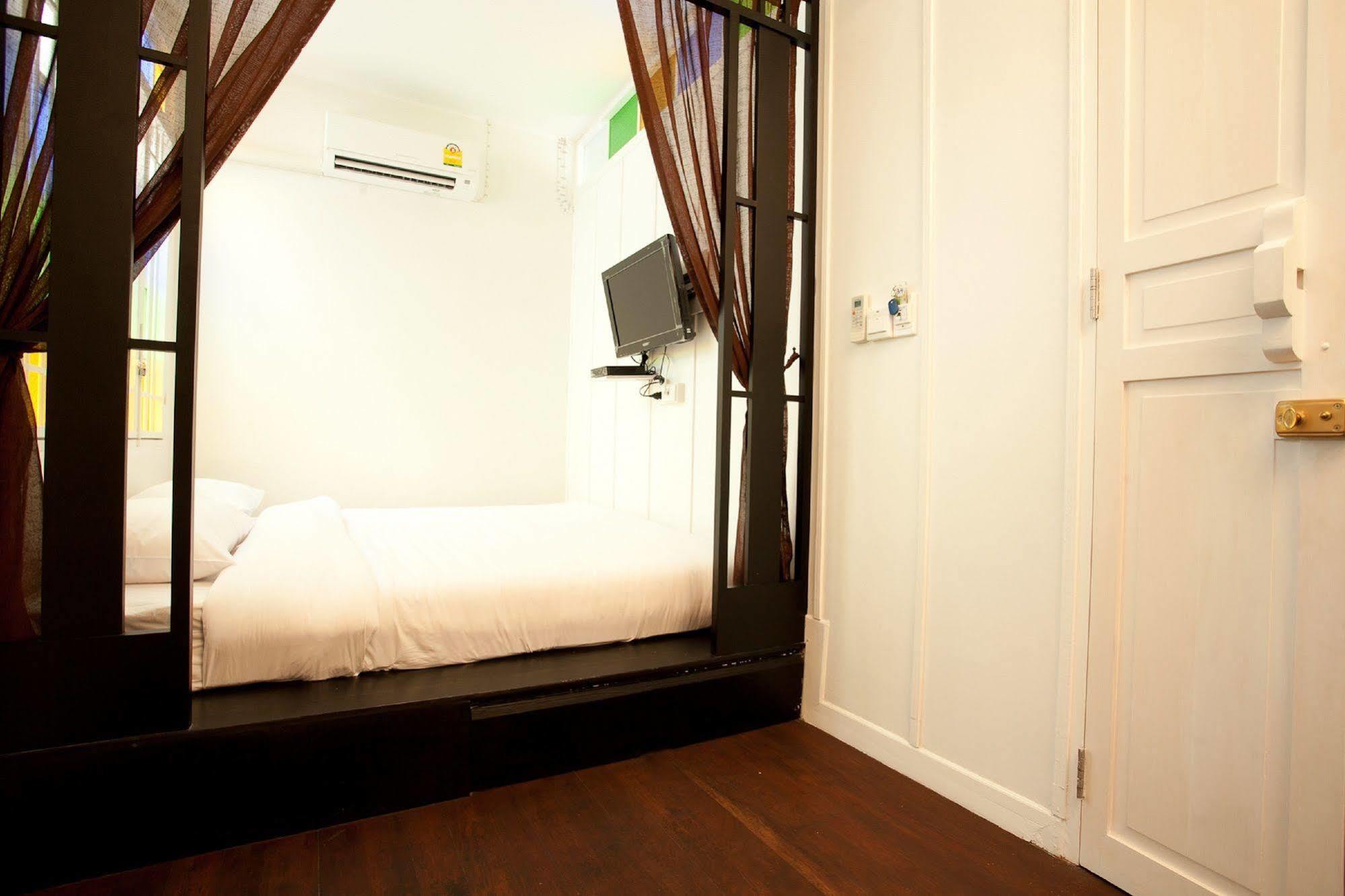99 Oldtown Boutique Guesthouse Sha Extra Plus Phuket Exterior photo