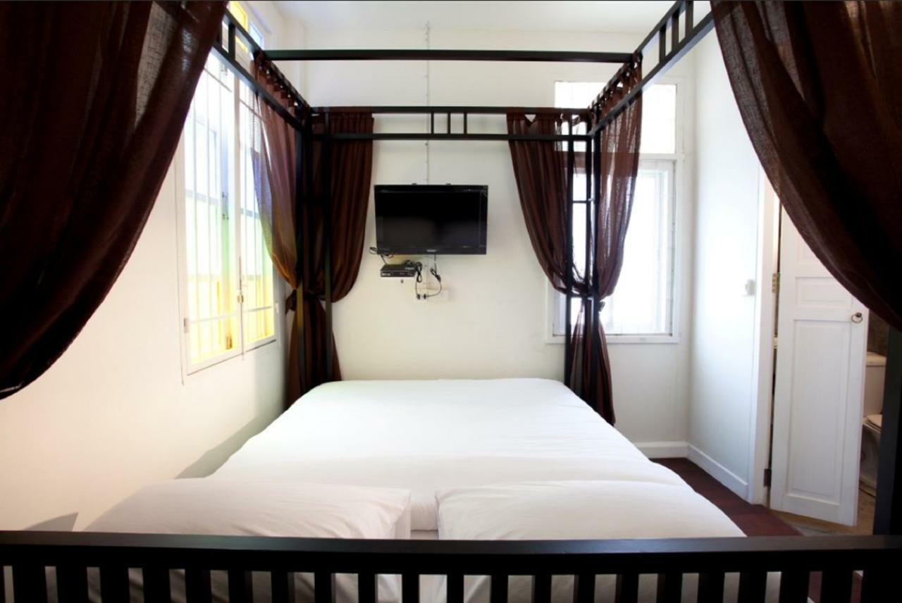 99 Oldtown Boutique Guesthouse Sha Extra Plus Phuket Exterior photo