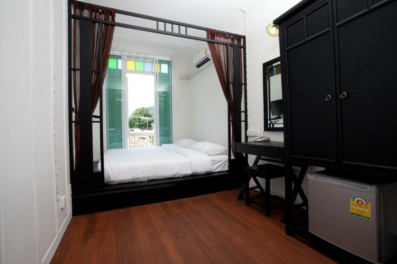 99 Oldtown Boutique Guesthouse Sha Extra Plus Phuket Exterior photo