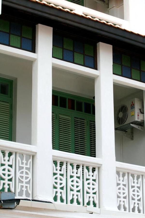 99 Oldtown Boutique Guesthouse Sha Extra Plus Phuket Room photo